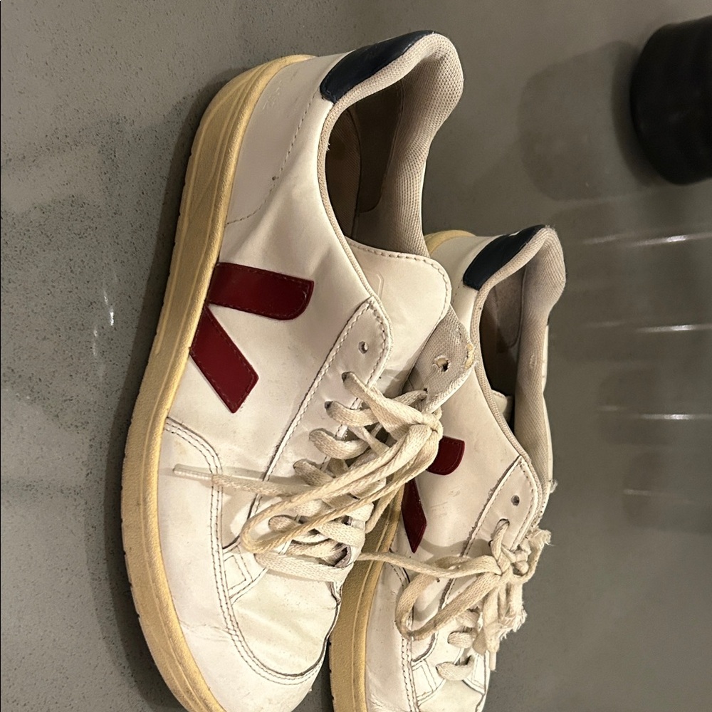 White Men's Casual Sneaker with Burgundy Accent